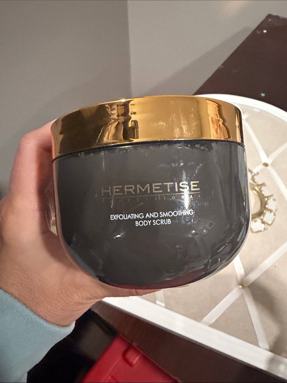 HERMETESE ~ Exfoliating and Smoothing Body Scrub - Refreshing Luxurious Crystals - Picture 2 of 6